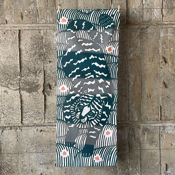 Tiger in the field Gray