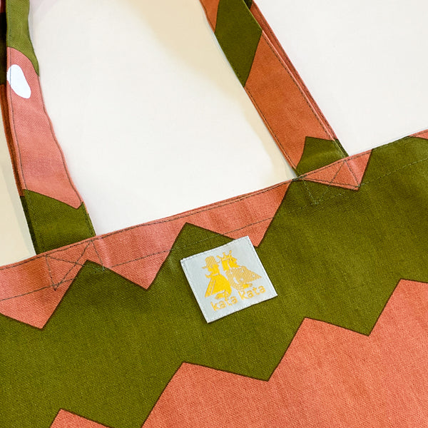 A4 Flat Tote Bag: Giza Giza Green