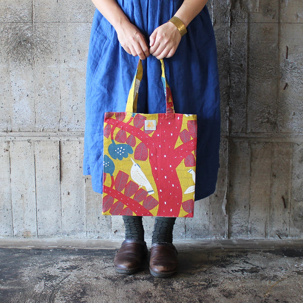 A4 Flat Tote Bag: Hummingbird Yellow