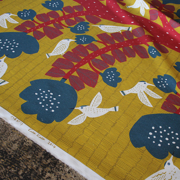 A4 Flat Tote Bag: Hummingbird Yellow