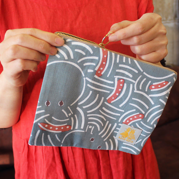 Flat Pouch: Octopus Gray