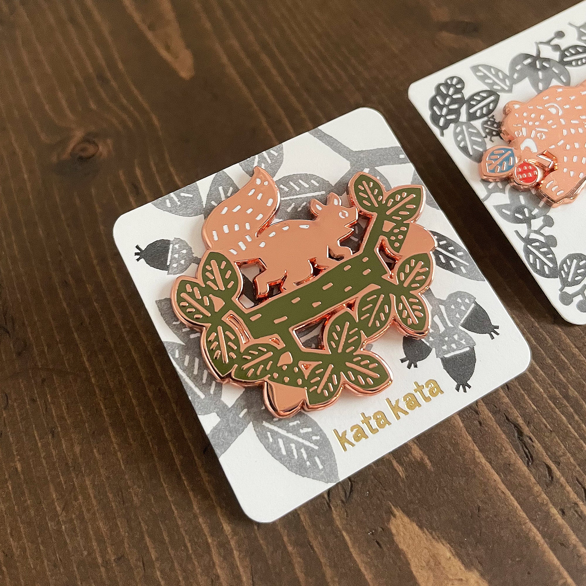 エナメルピン：りす – katakata